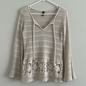 Ing bell sleeves pattern blouse small